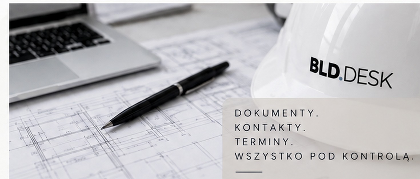 Dokumentacja budowy, laptop, plany i kask BLD.DESK